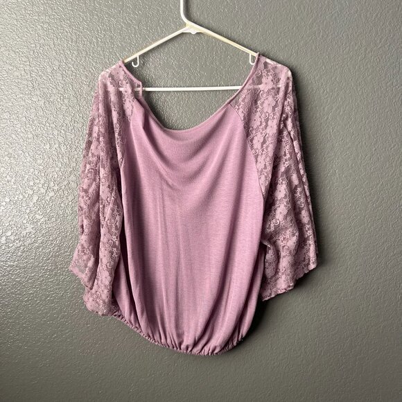 Romantic Mauve Blouse with Lace Sleeves - Picture 2 of 2